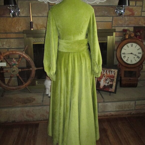 Catherine D'Lish Robe - Picture 4 of 10